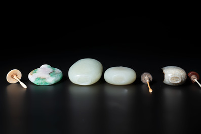 Seven Chinese jade and jadeite snuff bottles, 19th C.