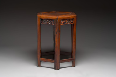 Two Chinese hongmu stands, 19th C.