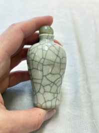 Three Chinese ge-type miniature vases and two snuff bottles, 18/19th C.