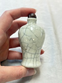 Three Chinese ge-type miniature vases and two snuff bottles, 18/19th C.