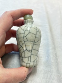Three Chinese ge-type miniature vases and two snuff bottles, 18/19th C.