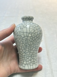 Three Chinese ge-type miniature vases and two snuff bottles, 18/19th C.