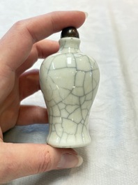Three Chinese ge-type miniature vases and two snuff bottles, 18/19th C.