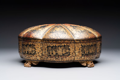 A Chinese Canton gilt-lacquered box and cover, incl. mother-of-pearl accessories, 19th C.