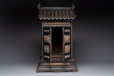 A Chinese hongmu house-form cabinet with antiquities design, 18/19th C.
