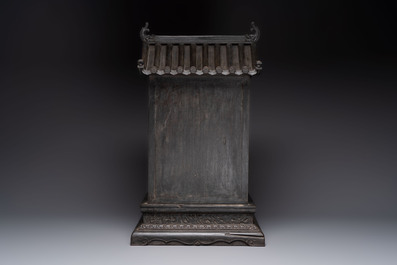 A Chinese hongmu house-form cabinet with antiquities design, 18/19th C.
