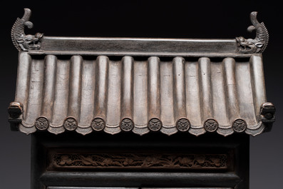 A Chinese hongmu house-form cabinet with antiquities design, 18/19th C.