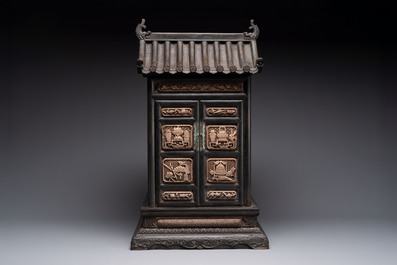 A Chinese hongmu house-form cabinet with antiquities design, 18/19th C.