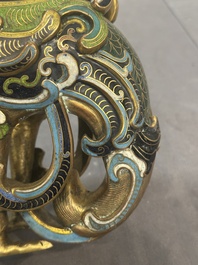 A pair of Chinese cloisonn&eacute; duck-form vases, 19/20th C.