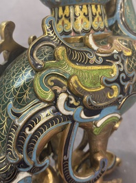 A pair of Chinese cloisonn&eacute; duck-form vases, 19/20th C.