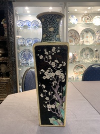 A Chinese famille noire square vase with floral design, Chenghua mark, 19th C.