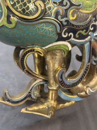 A pair of Chinese cloisonn&eacute; duck-form vases, 19/20th C.