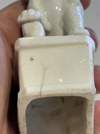 Two Chinese Dehua blanc de Chine figures of Guanyin and Shoulao and a pair of Buddhist lions, He Chaozong 何朝宗 mark, 18/19th C.