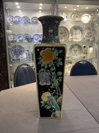 A Chinese famille noire square vase with floral design, Chenghua mark, 19th C.