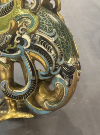 A pair of Chinese cloisonn&eacute; duck-form vases, 19/20th C.