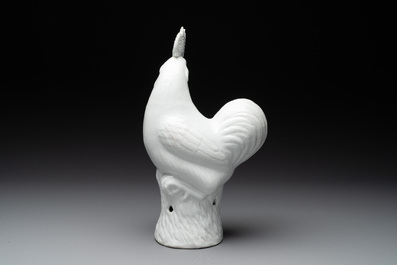 A Chinese white-glazed model of a rooster, 18/19th C.