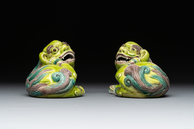 A pair of Chinese lime-green-glazed Buddhist lions and a pair of flamb&eacute;-glazed Shiwan Buddhist lions, 19/20th C.
