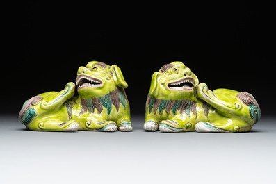 A pair of Chinese lime-green-glazed Buddhist lions and a pair of flamb&eacute;-glazed Shiwan Buddhist lions, 19/20th C.