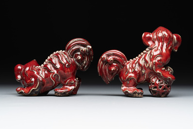 A pair of Chinese lime-green-glazed Buddhist lions and a pair of flamb&eacute;-glazed Shiwan Buddhist lions, 19/20th C.