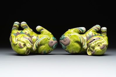 A pair of Chinese lime-green-glazed Buddhist lions and a pair of flamb&eacute;-glazed Shiwan Buddhist lions, 19/20th C.