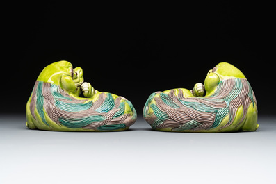 A pair of Chinese lime-green-glazed Buddhist lions and a pair of flamb&eacute;-glazed Shiwan Buddhist lions, 19/20th C.