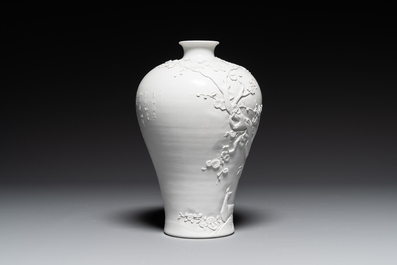 A Chinese white-glazed biscuit 'meiping' vase, signed Wang Bingrong 王炳榮, 19/20th C.