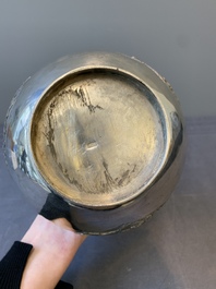 A Chinese silver 'battle scenes' 'yuhuchunping' vase, 19/20th C.
