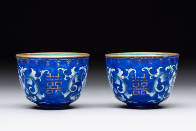 A pair of Chinese Canton enamel 'double happiness 囍' trembleuse cups and saucers, Qianlong/Jiaqing