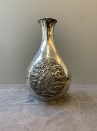 A Chinese silver 'battle scenes' 'yuhuchunping' vase, 19/20th C.