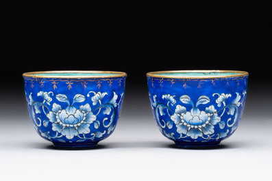 A pair of Chinese Canton enamel 'double happiness 囍' trembleuse cups and saucers, Qianlong/Jiaqing
