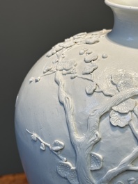 A Chinese white-glazed biscuit 'meiping' vase, signed Wang Bingrong 王炳榮, 19/20th C.