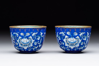 A pair of Chinese Canton enamel 'double happiness 囍' trembleuse cups and saucers, Qianlong/Jiaqing