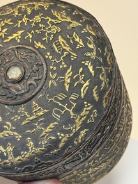 An imperial Vietnamese gold and silver-inlaid cylindrical tea box and cover, Hợp kim gồm ba lượng ch&iacute;n ph&acirc;n v&agrave;ng bảy ph&acirc;n đồng  mark, 18/19th C.