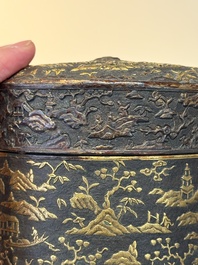 An imperial Vietnamese gold and silver-inlaid cylindrical tea box and cover, Hợp kim gồm ba lượng ch&iacute;n ph&acirc;n v&agrave;ng bảy ph&acirc;n đồng  mark, 18/19th C.