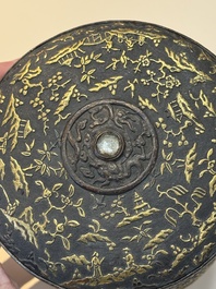 An imperial Vietnamese gold and silver-inlaid cylindrical tea box and cover, Hợp kim gồm ba lượng ch&iacute;n ph&acirc;n v&agrave;ng bảy ph&acirc;n đồng  mark, 18/19th C.