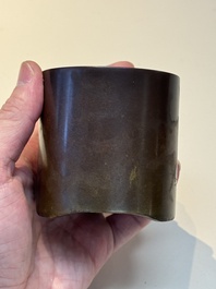 A Chinese bronze cylindric tripod censer, Guiyou 癸酉 mark, 17/18th C.