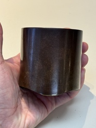 A Chinese bronze cylindric tripod censer, Guiyou 癸酉 mark, 17/18th C.