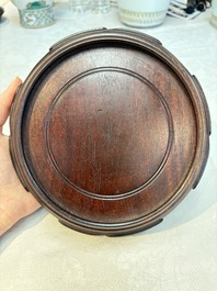 A pair of Chinese famille rose vases with narrative design on wooden stands, 19th C.