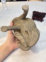 A Chinese Shiwan stoneware cat on a wooden stand, 20th C.