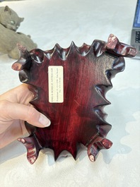 A Chinese Shiwan stoneware cat on a wooden stand, 20th C.