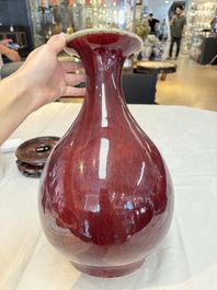 A large Chinese flamb&eacute;-glazed 'yuhuchunping' vase on a wooden stand, 19th C.