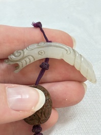 A small Chinese spinach-green jade covered box and two white jade pendants, 18/19th C.