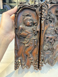 A Chinese carved wooden triptych panel with figural design, Wong Chan Kee mark, Shanghai, 20th C.