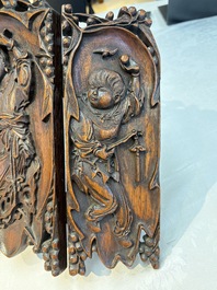 A Chinese carved wooden triptych panel with figural design, Wong Chan Kee mark, Shanghai, 20th C.
