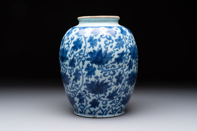 A rare blue and white Dutch Delft Ming-style chinoiserie 'lotus scroll' jar, late 17th C.