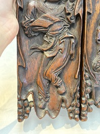 A Chinese carved wooden triptych panel with figural design, Wong Chan Kee mark, Shanghai, 20th C.