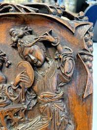 A Chinese carved wooden triptych panel with figural design, Wong Chan Kee mark, Shanghai, 20th C.