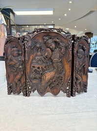 A Chinese carved wooden triptych panel with figural design, Wong Chan Kee mark, Shanghai, 20th C.