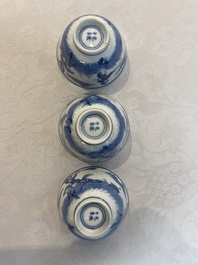 A set of 11 Chinese blue and white 'rabbit hunt' cups and saucers, Qianlong mark, 19th C.