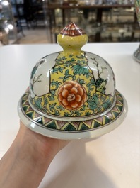 A pair of Chinese famille verte yellow-ground 'Xi Xiang Ji' vases and covers, 19th C.